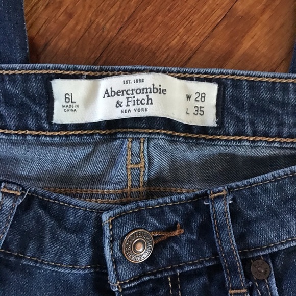 Women’s Abercrombie and Fitch jeans - Picture 2 of 6